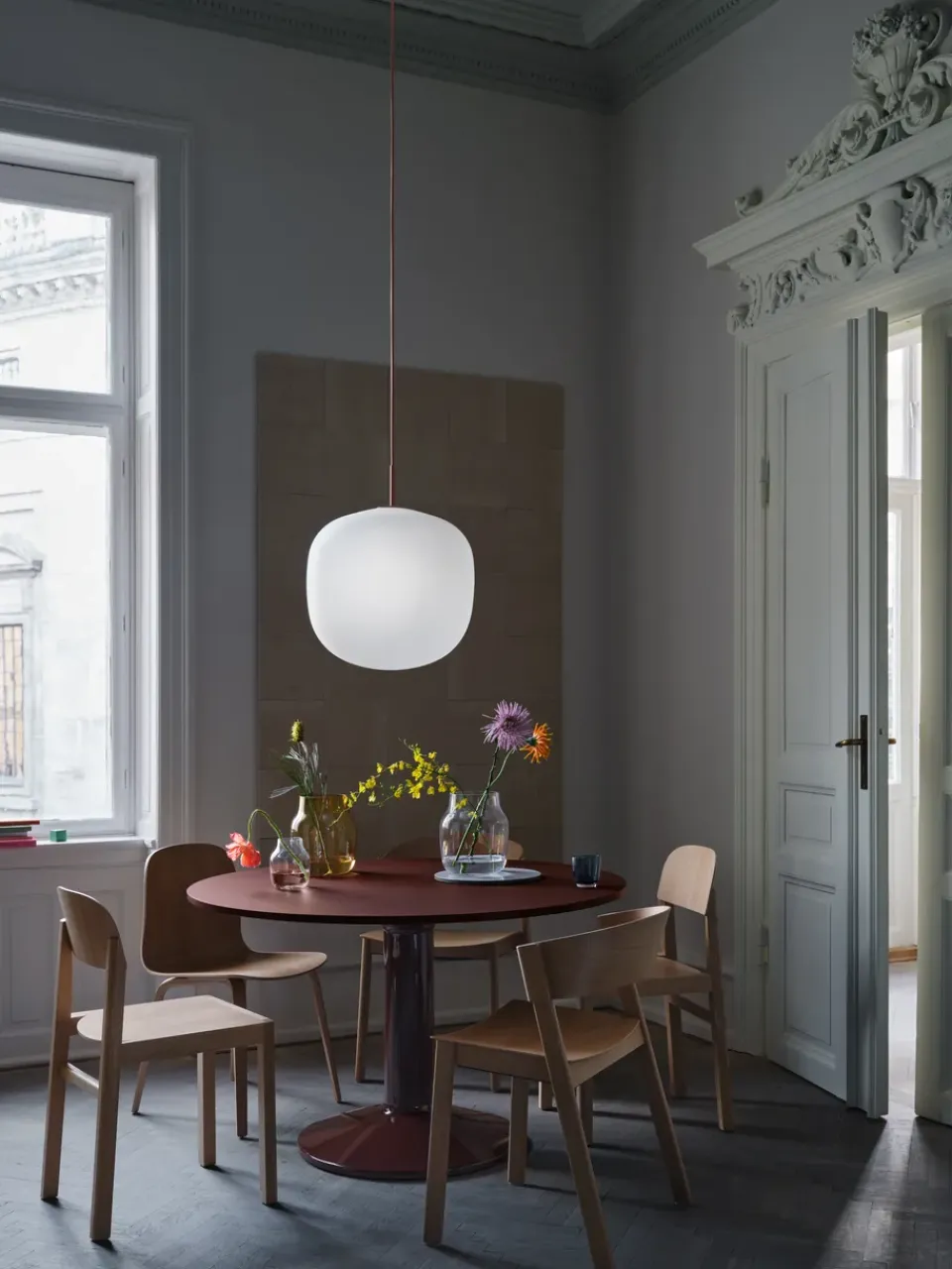 Best Muuto Midst pedestal table, Oiled oak-grey, Ø120 cm BrownGrey