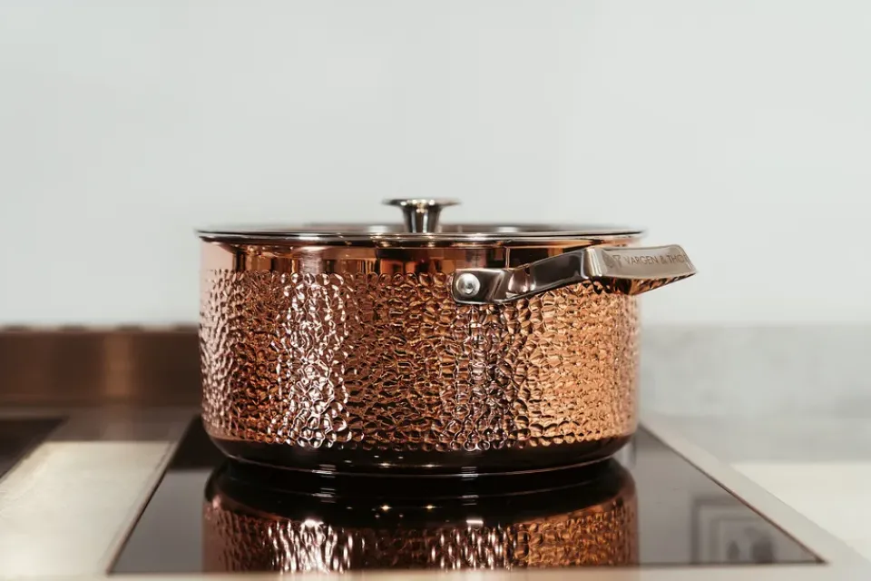 Cooking Pots & Casserole Dishes^Vargen & Thor Mjölner hammered copper casserole dish with lid, Miranda. 4 L Gold-colouredSilver-coloured