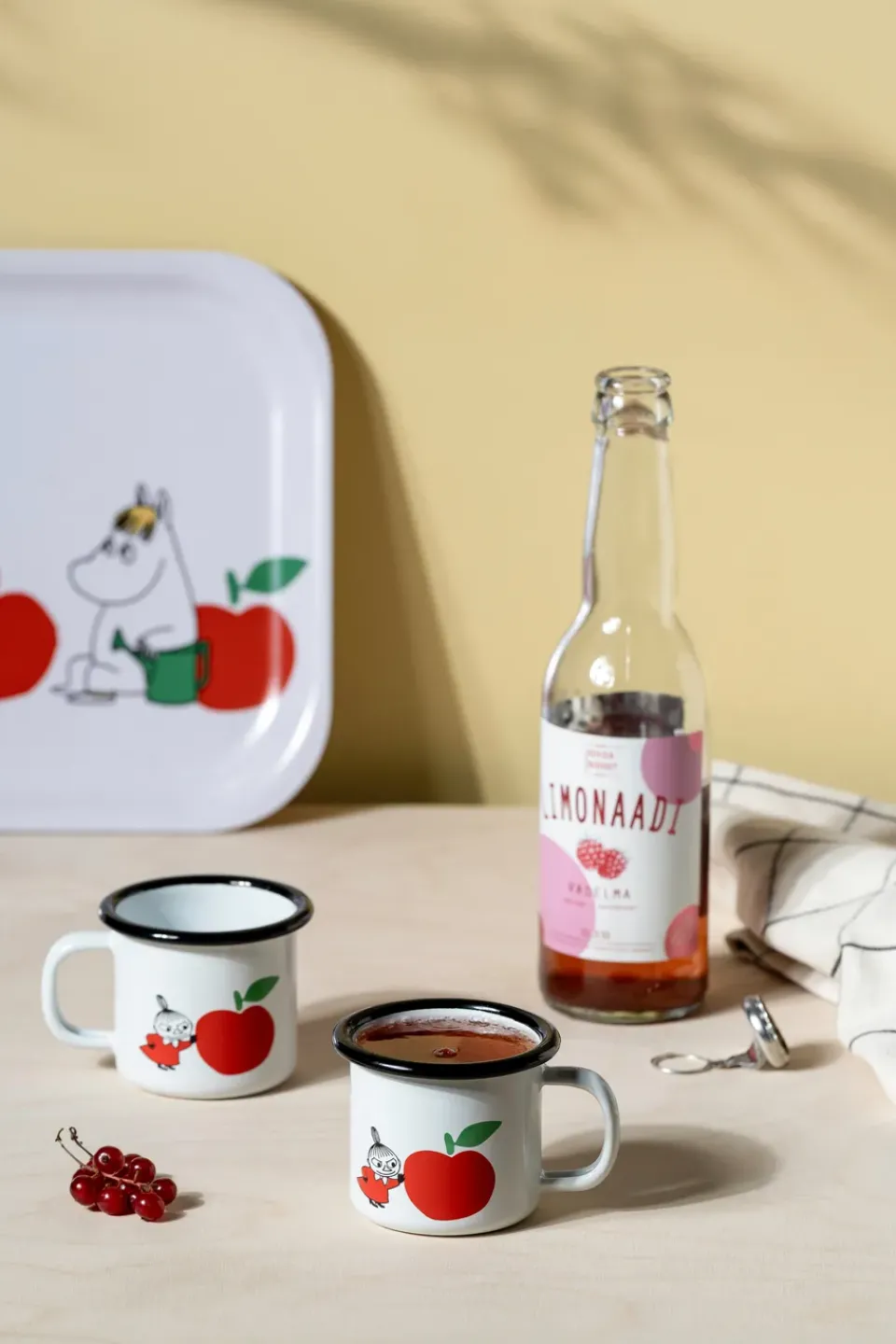 Moomin Mugs^Muurla Moomin enamel mug 1.5 dl, Joyfull Apples White