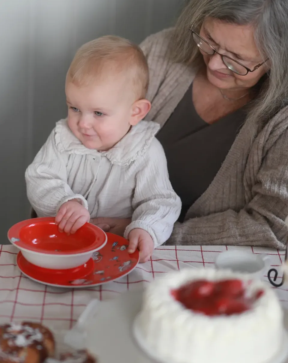 Plastic Plates^Rätt Start Moomin Little My suction plate Ø15.5 cm, Red