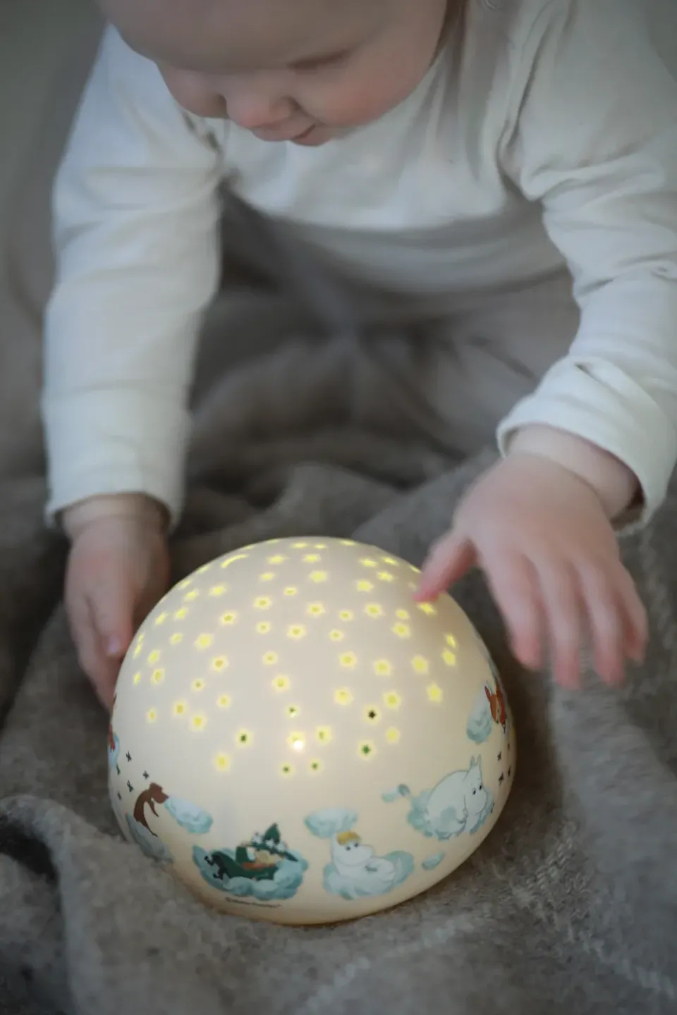 Best Rätt Start Moomin night lamp with starry sky and music, Yellow