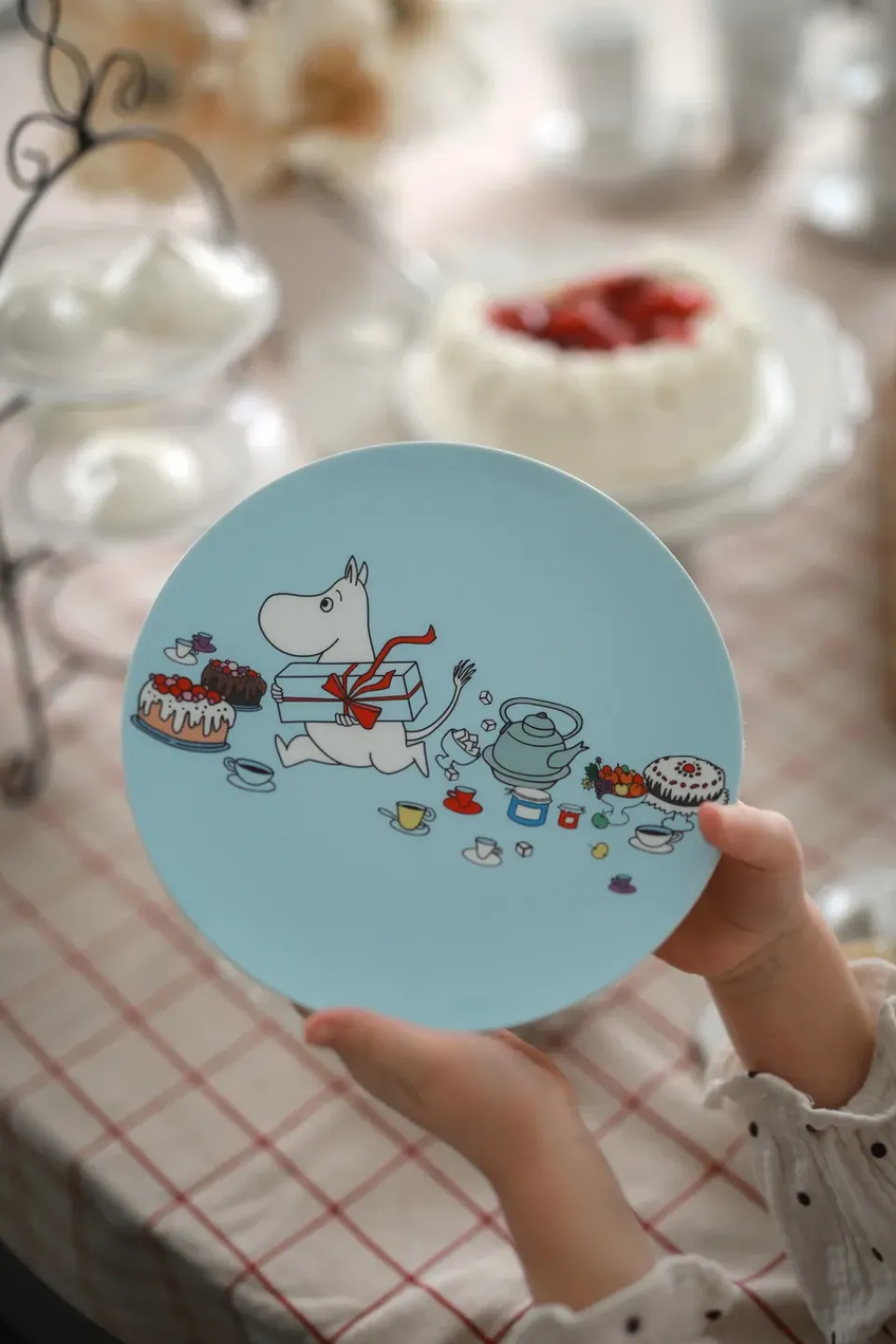 Clearance Rätt Start Moomin Picnic flat plate Ø19.5 cm, Light Blue