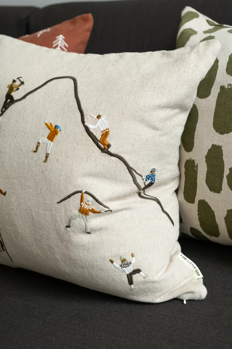Cushion Covers^Fine Little Day Mountain climbers pillowcase 48x48 cm, Natural MultiWhite