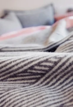 Sale Røros Tweed Naturpledd blanket 135x200 cm, Nøste Beige