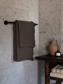 Hot Tell Me More Nella bath towel 100x150 cm, Taupe Brown