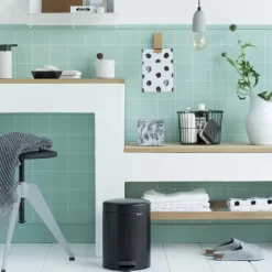 Outlet Brabantia New Icon pedal bin 5 liter, matte Black
