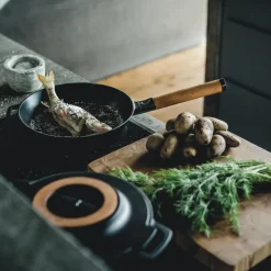Cast Iron Pans^Fiskars Norden frying pan cast iron, 26 cm Black