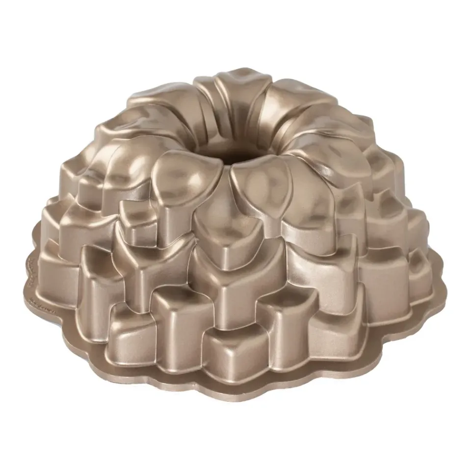 New Nordic Ware blossom bundt baking tin, 2.4 L Gold-coloured