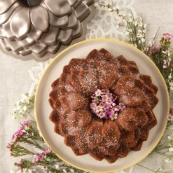New Nordic Ware blossom bundt baking tin, 2.4 L Gold-coloured