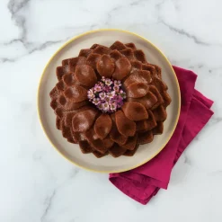 New Nordic Ware blossom bundt baking tin, 2.4 L Gold-coloured