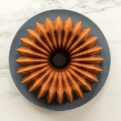 Outlet Nordic Ware brilliance bundt baking tin, 2.4 L Gold-coloured