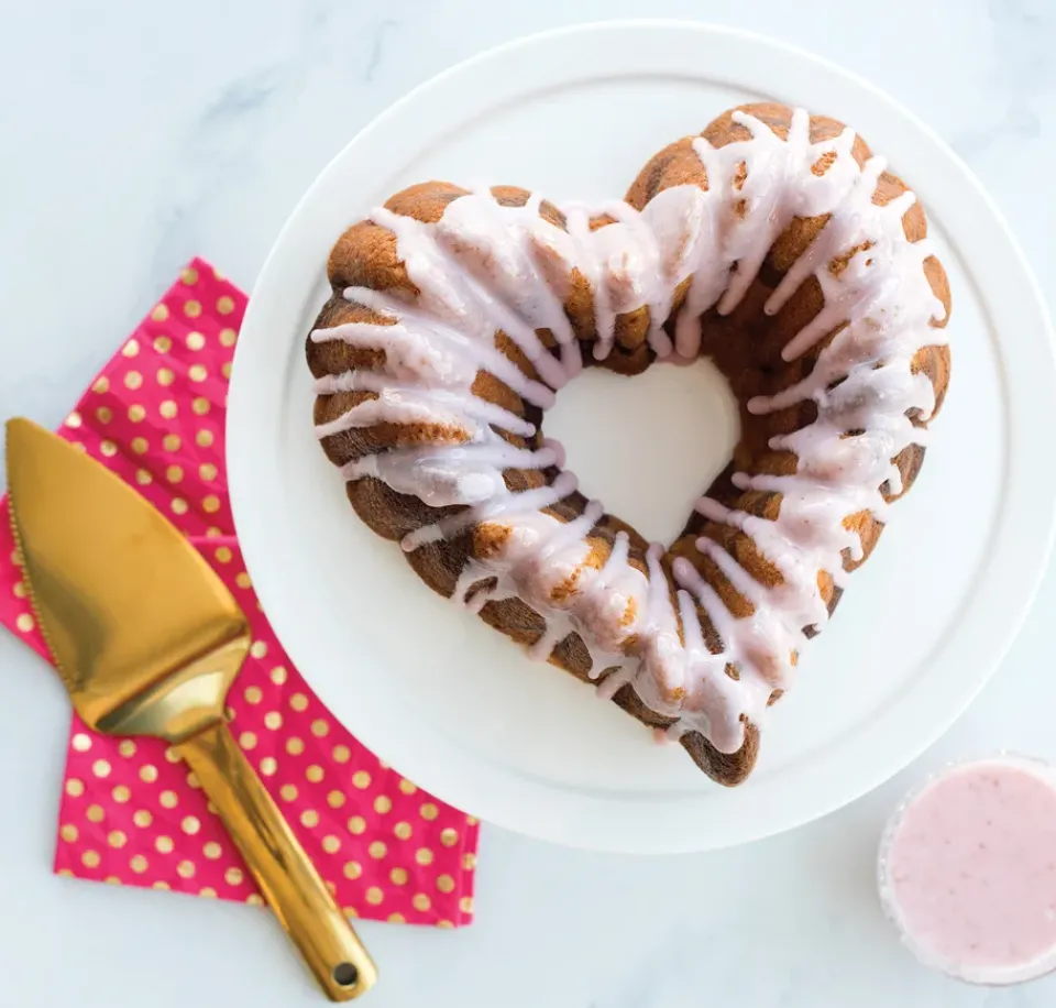 Cookie/Biscuit Cutters & Cake Tins^Nordic Ware elegant heart bundt baking tin, 2.4 L Gold-coloured