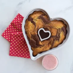 Cookie/Biscuit Cutters & Cake Tins^Nordic Ware elegant heart bundt baking tin, 2.4 L Gold-coloured