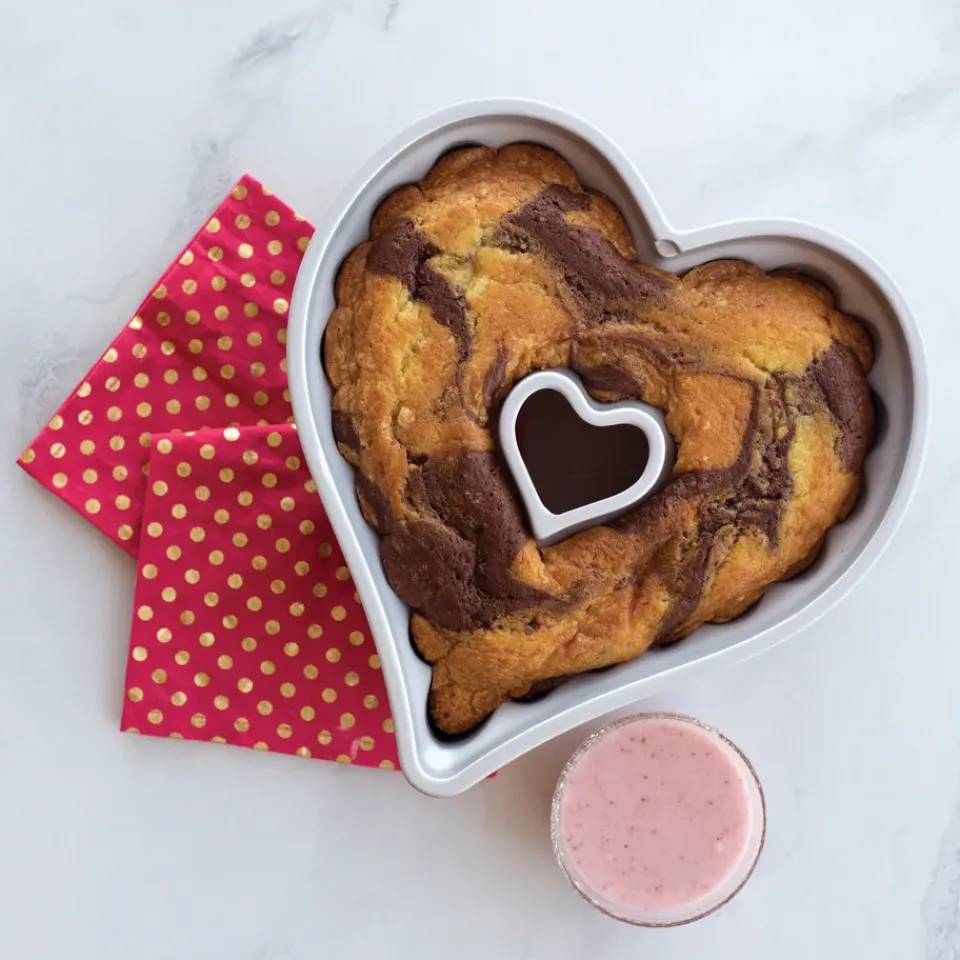 Cookie/Biscuit Cutters & Cake Tins^Nordic Ware elegant heart bundt baking tin, 2.4 L Gold-coloured