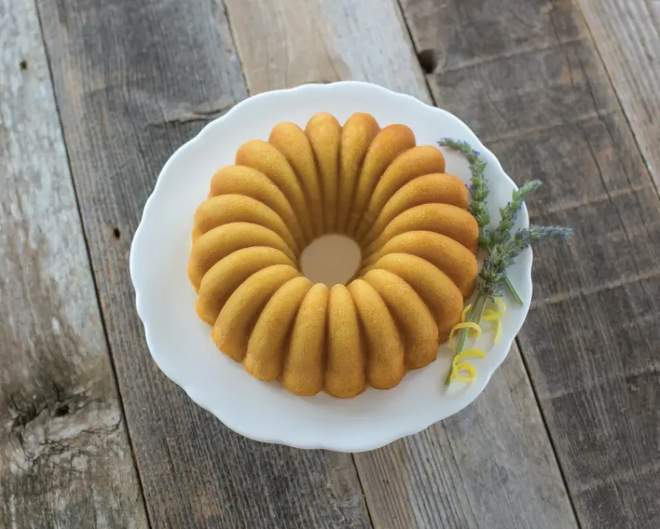 Cookie/Biscuit Cutters & Cake Tins^Nordic Ware Elegant party bundt baking tin, 2.4 L Gold-coloured