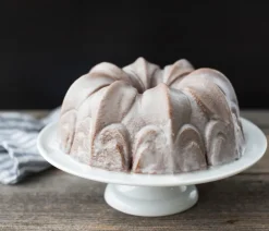 Cookie/Biscuit Cutters & Cake Tins^Nordic Ware Fleur De Lis Bundt - bundt tin, 2.4 L Gold-coloured