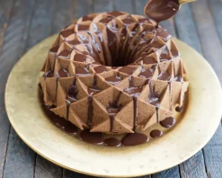 Cookie/Biscuit Cutters & Cake Tins^Nordic Ware jubilee bundt baking tin, 2.4 L Gold-coloured