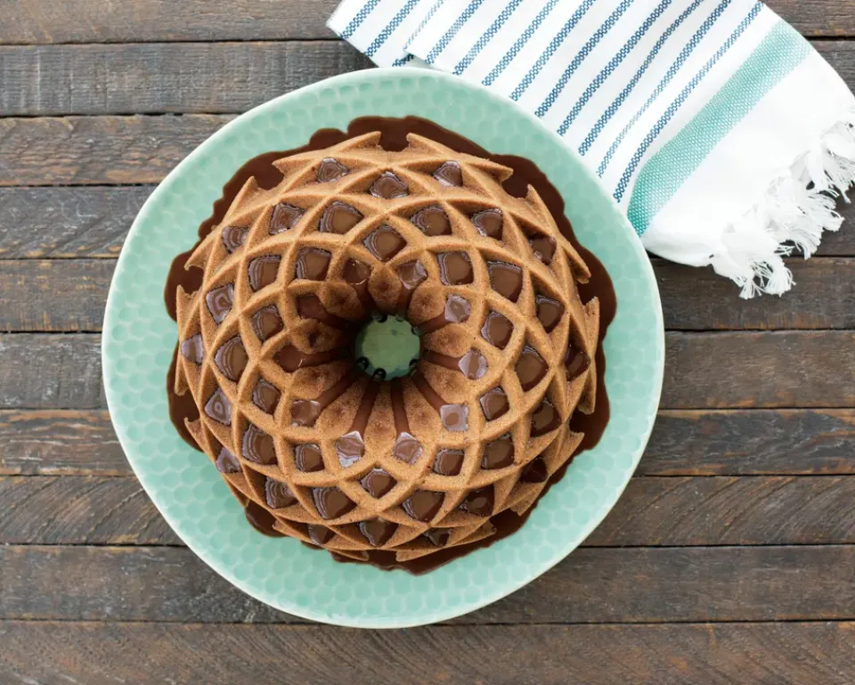 Cookie/Biscuit Cutters & Cake Tins^Nordic Ware jubilee bundt baking tin, 2.4 L Gold-coloured