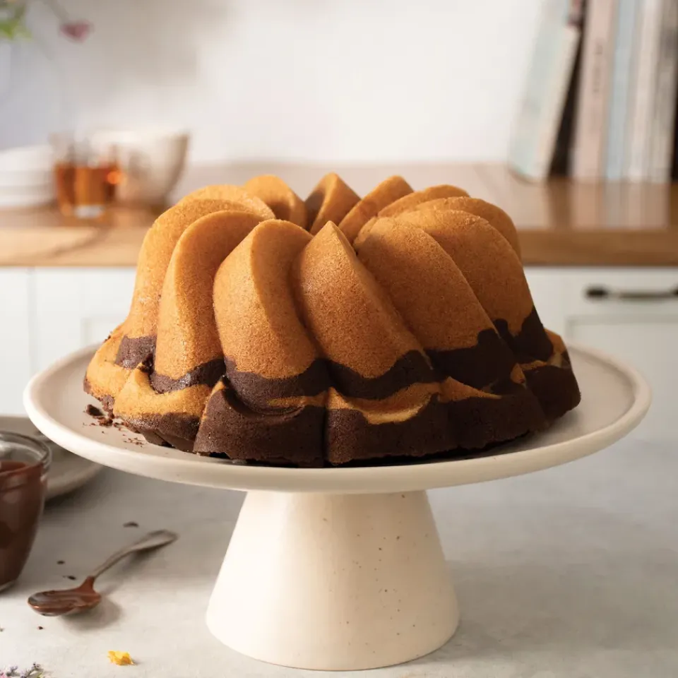 Cookie/Biscuit Cutters & Cake Tins^Nordic Ware pirouette bundt baking pan 2.4 L, Gold Gold-coloured