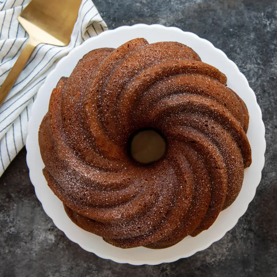 Cookie/Biscuit Cutters & Cake Tins^Nordic Ware swirl bundt baking tin, 2.4 L Gold-coloured