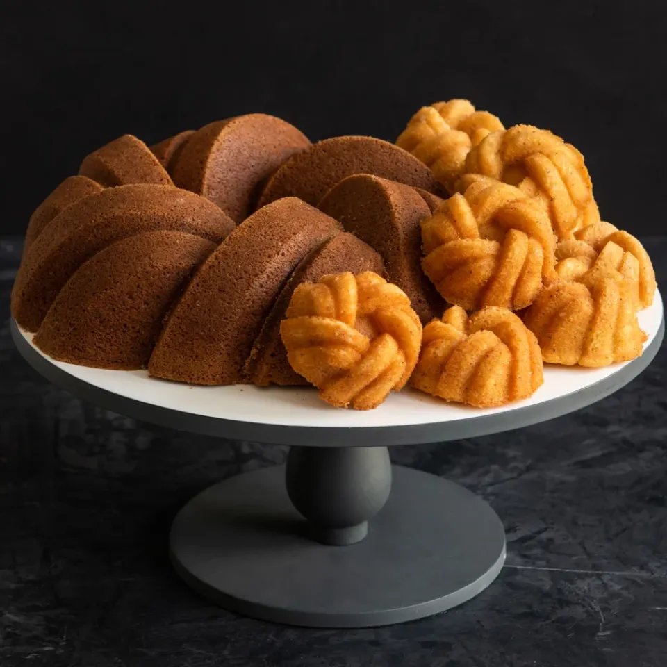 New Nordic Ware 75th anniversary braided bundt baking tin, 0.72 L mini Gold-coloured