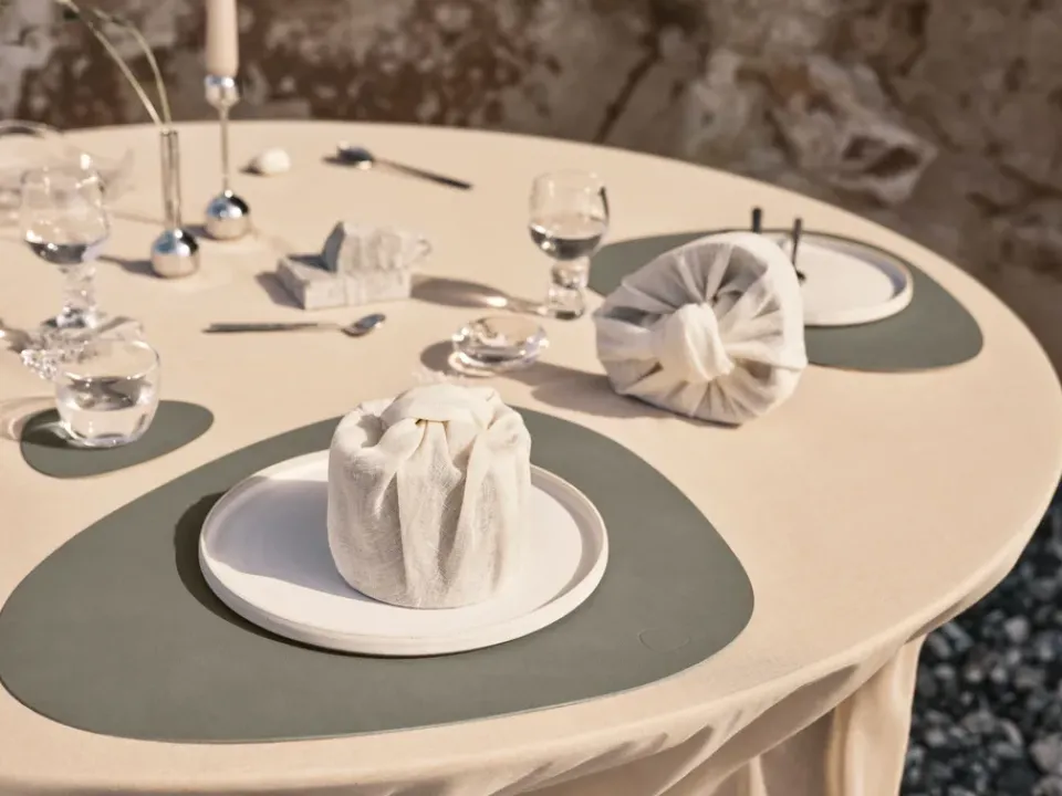 LIND DNA Nupo placemat reversible curve L 1 pc, Linen-Flint Grey
