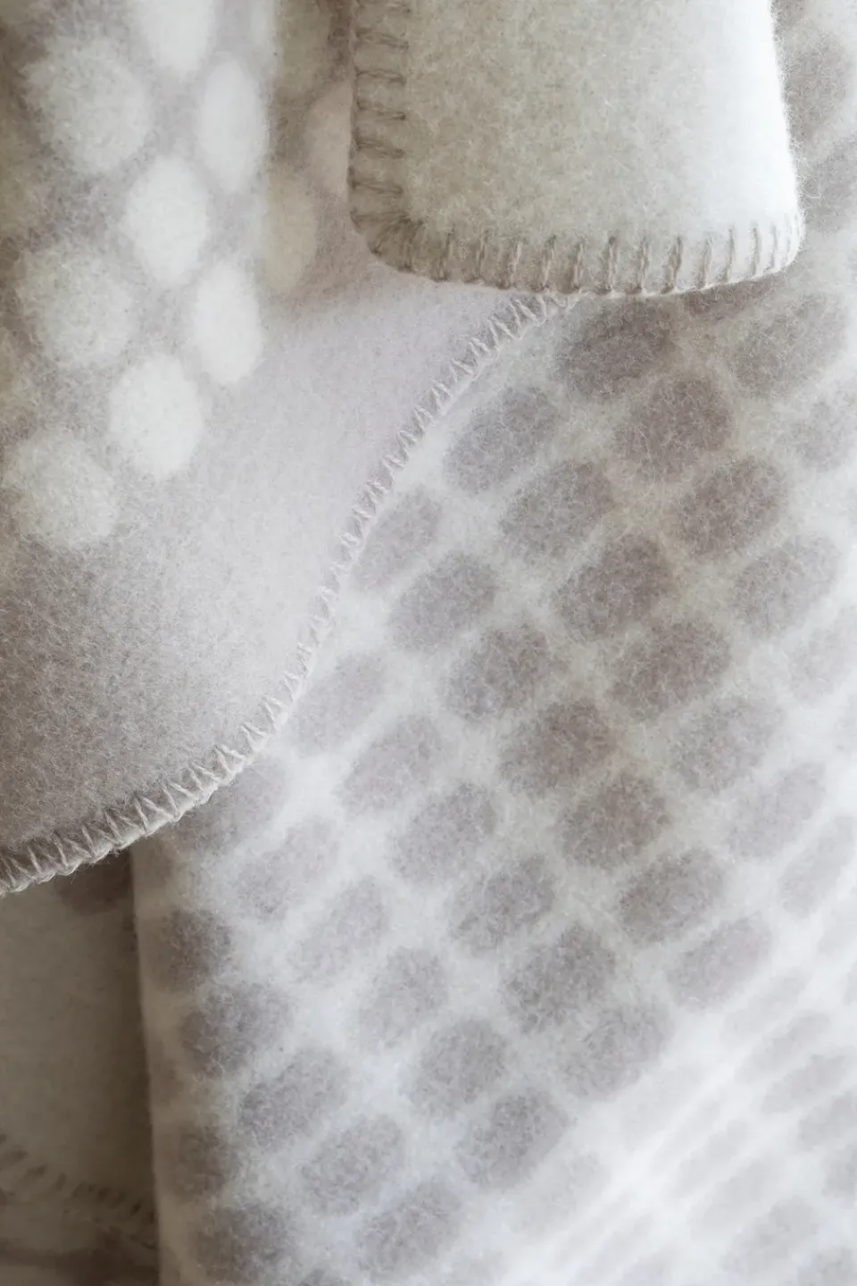Clearance Røros Tweed Palette blanket 135x200 cm, Clay Grey