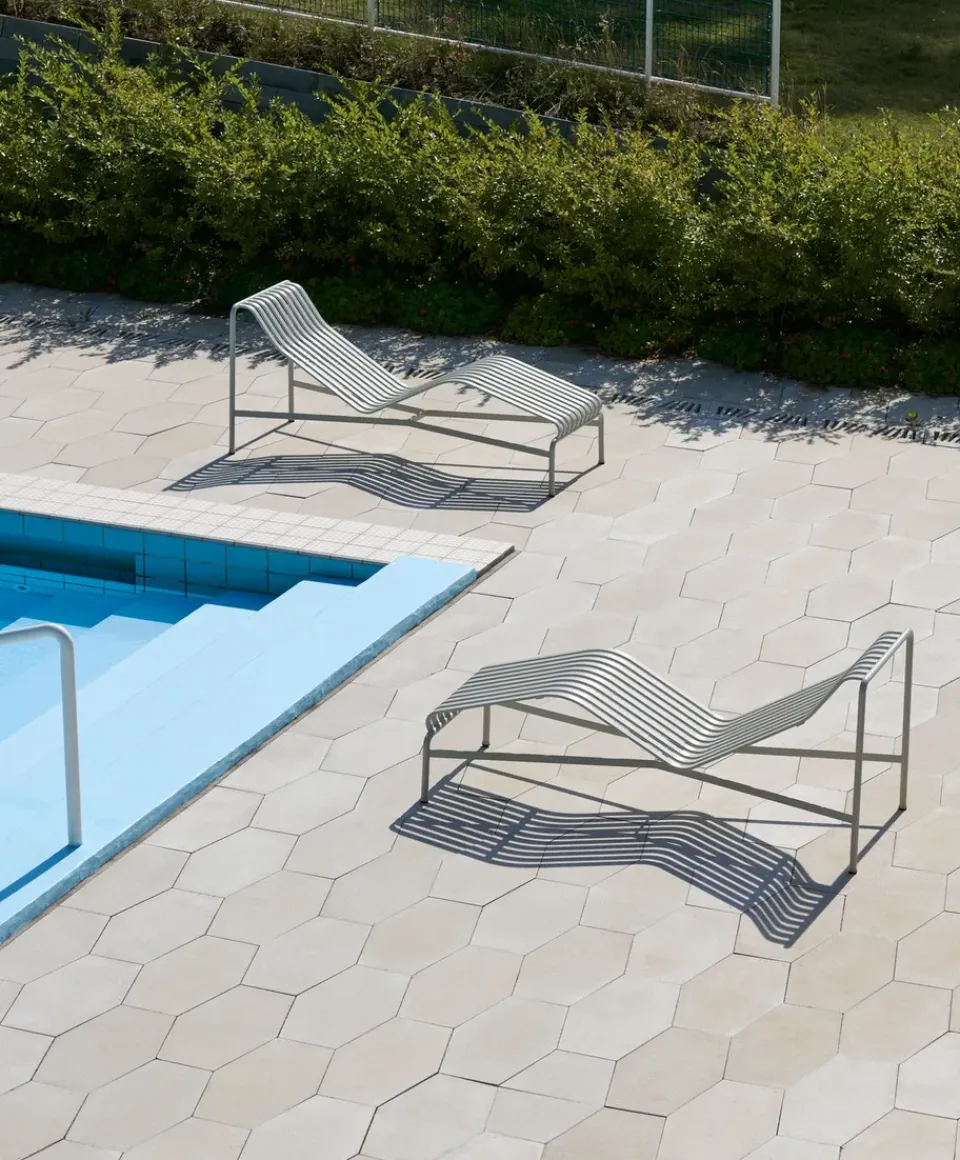 Seating|Outdoor Lounge Furniture^HAY Palissade chaise lounge, Sky Grey