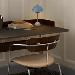 &Tradition Pavilion AV17 desk, Mushroom linoleum, lacquered oak, chrome legs Brown