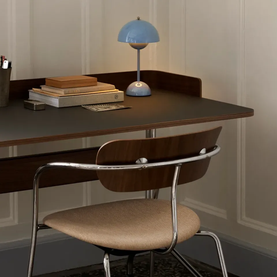 &Tradition Pavilion AV17 desk, Mushroom linoleum, lacquered oak, chrome legs Brown