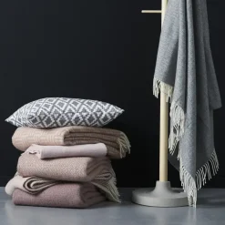 Wool Blankets & Throws^Klippan Yllefabrik Pulse wool throw, nude Beige