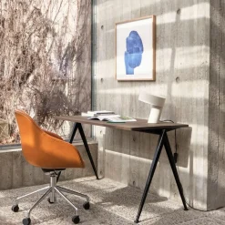 Hot HAY Pyramid 01 desk, Oak matte lacquered-140x75 cm-black steel frame Beige