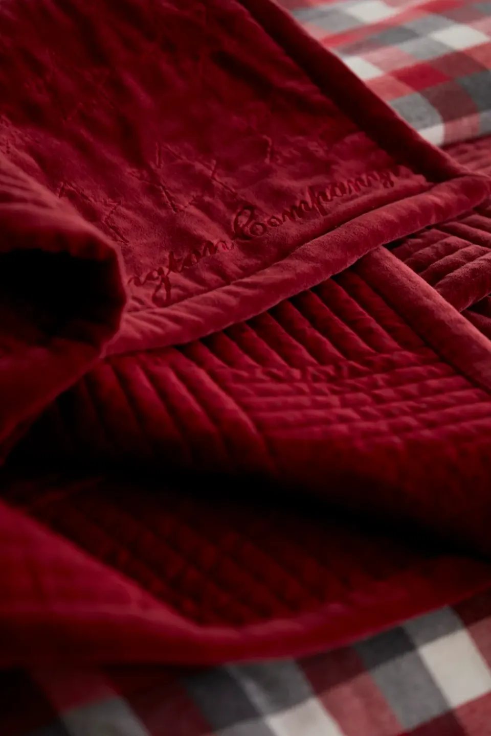 Lexington Quilted Cotton Velvet Star throw 160x240 cm, Red