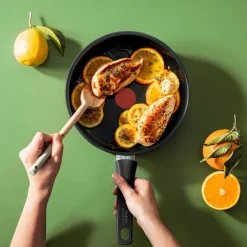 Saucier & Sauté Pans^Tefal Renew ON sauce pan with lid Ø25.4 cm, Black