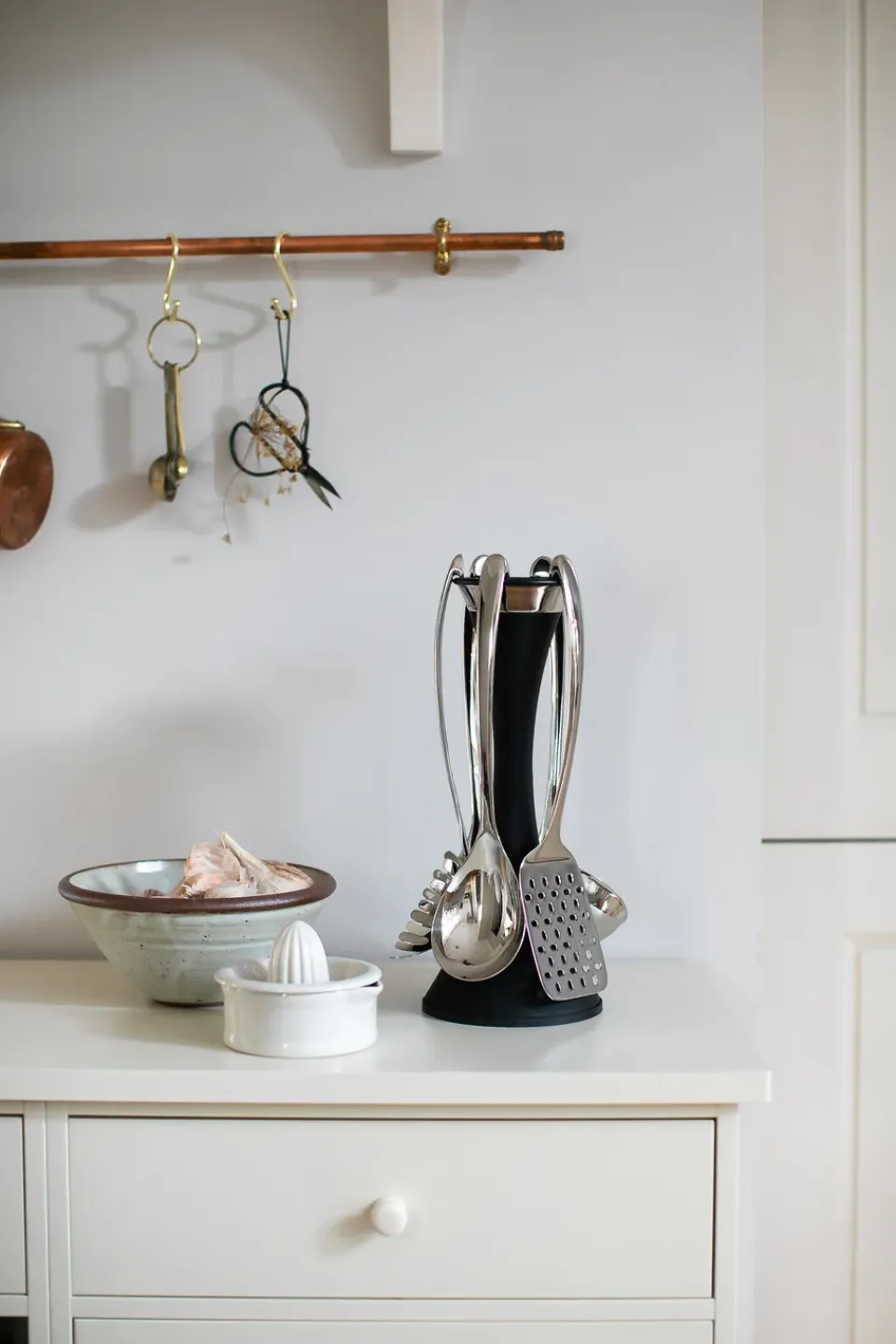 Spoons, Scoops & Ladles^Robert Welch Signature kitchen utensil rack 6 piece set, Black Silver-coloured