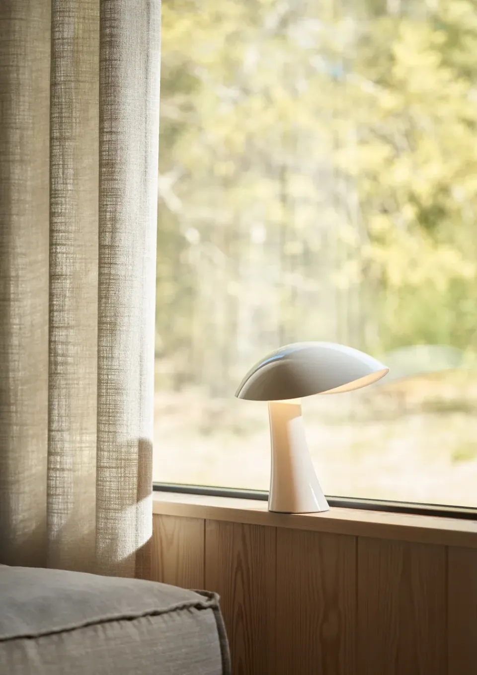 New Louis Poulsen Rumee 220 portable table lamp, Cloud White