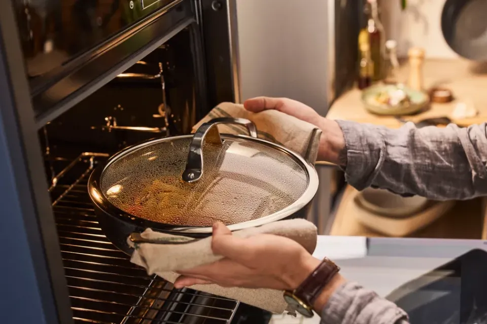 Saucier & Sauté Pans^Ballarini Salina Ceramic Granite serving pan with glass lid, 28 cm Grey