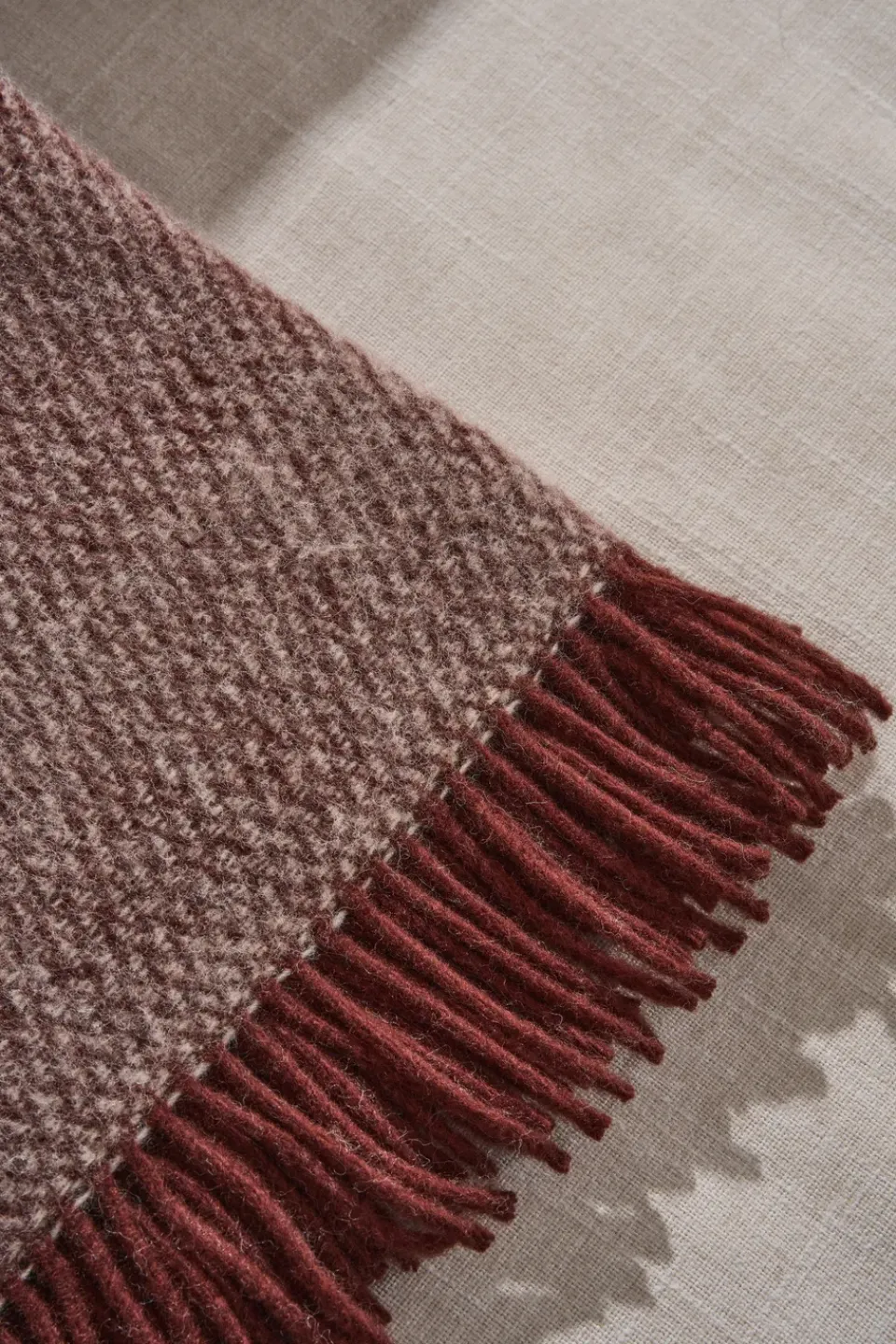Sale Scandi Living Sandstone wool throw 130x180 cm, Burgundy Red