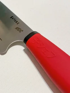 Satake Kids child knife & cut-resistant mitten, 2 pieces Silver-colouredRed