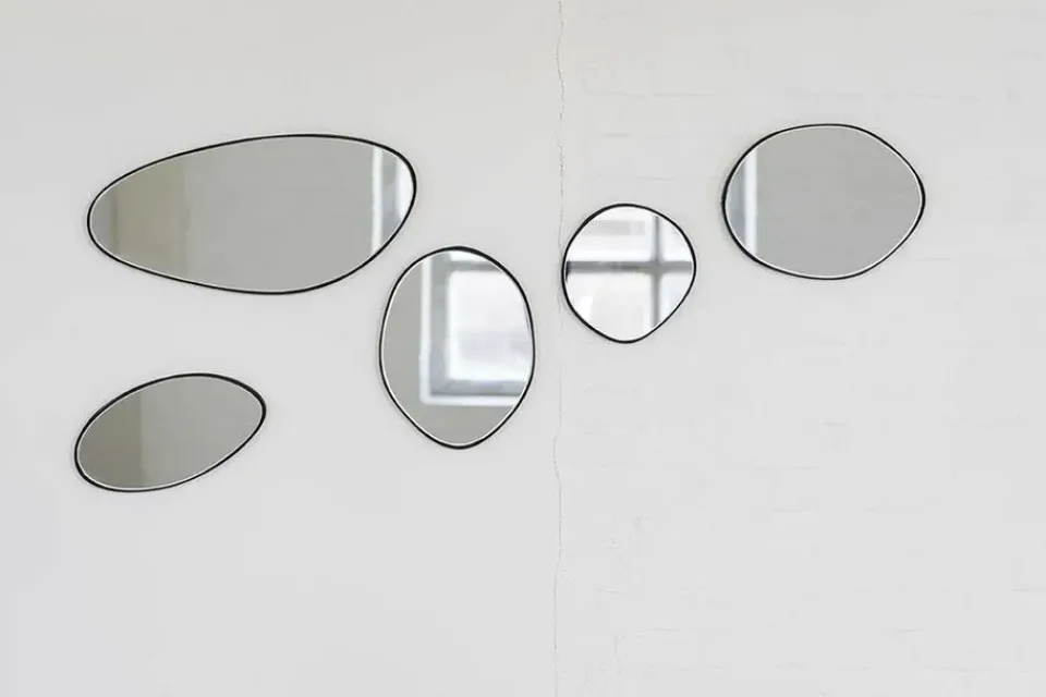 Hot Serax mirror S 45x47 cm, Black