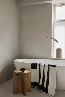 Best Kristina Dam Studio Simple stool Ø36 cm, Warm lacquered oak Beige