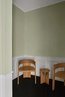 Best Kristina Dam Studio Simple stool Ø36 cm, Warm lacquered oak Beige