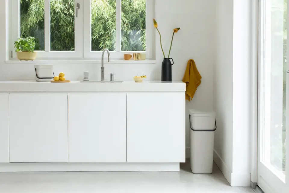 Indoor Recycling Bins^Brabantia Sort & Go waste bin 3 L, Light Grey