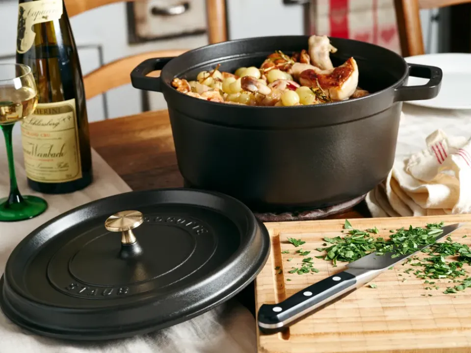 Best STAUB La Cocotte round casserole cast iron 12.6 L, Black