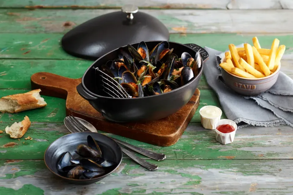 Best STAUB mussel casserole dish 2 l, Black