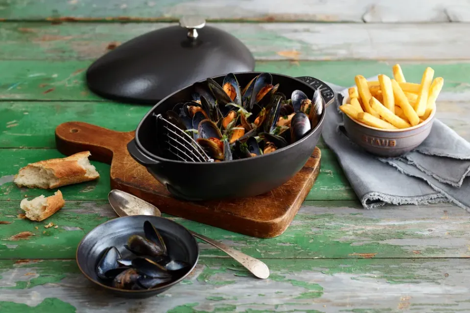 Best STAUB mussel casserole dish 2 l, Black