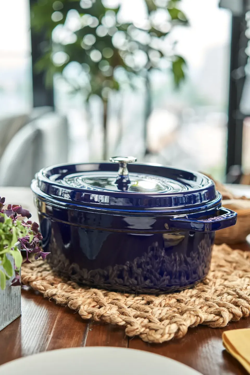 Clearance STAUB oval casserole dish. Three layers of enamel 4.2 l, dark Blue