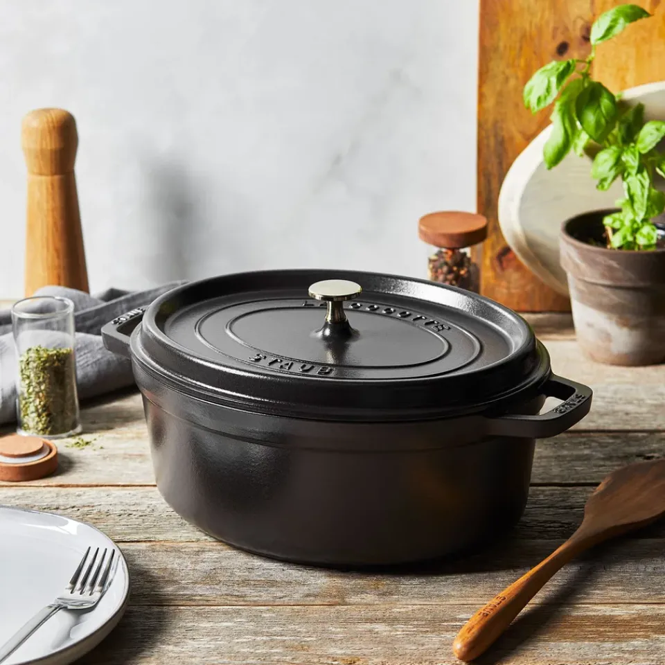 Cast Iron Casserole Pots^STAUB oval casserole dish 4.2 l, Black