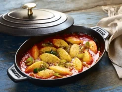 Oven Dishes^STAUB oval cast iron baking dish with lid 23 cm, Black