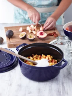 Clearance STAUB round casserole dish. Three layers of enamel 3.8 l, Dark Blue